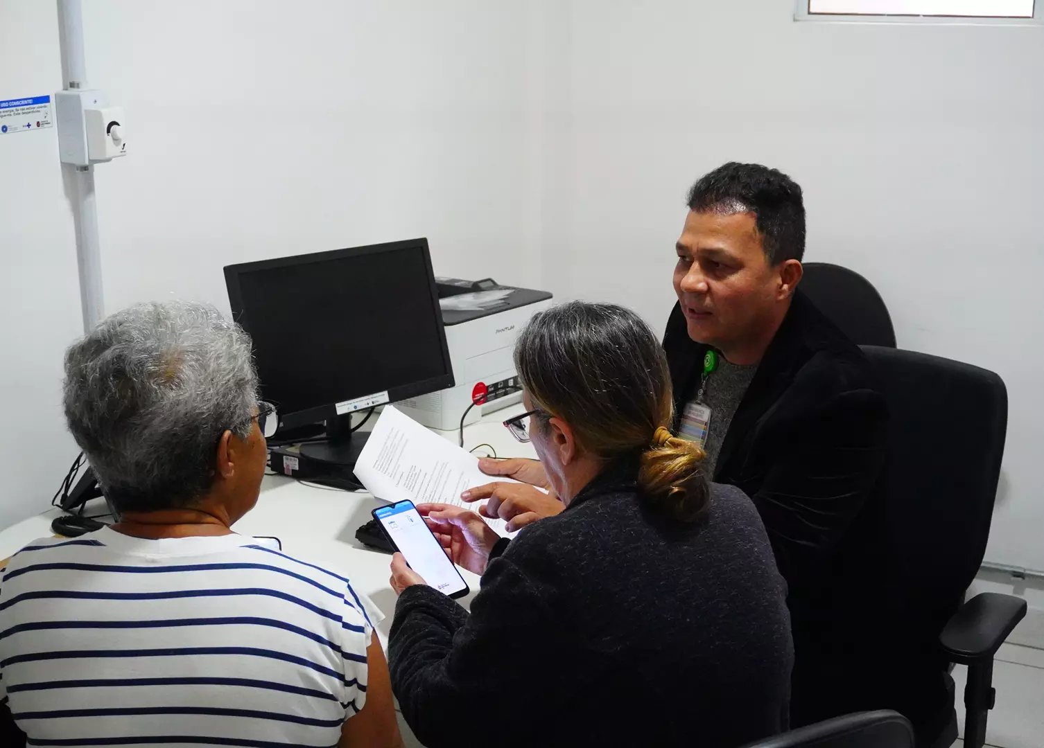 UBS da zona norte promove inclusão digital de idosos